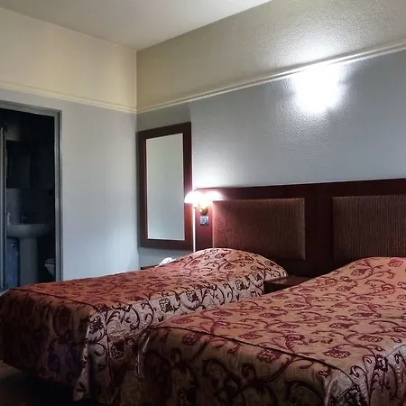 Elysee 4* ティラナ