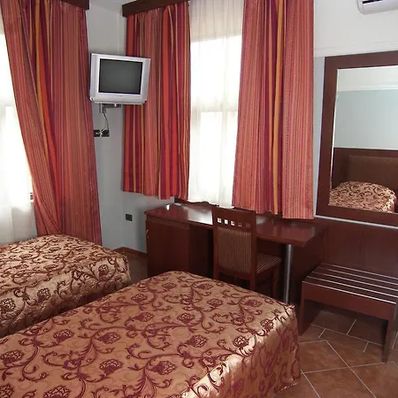 Elysee ホテル ティラナ