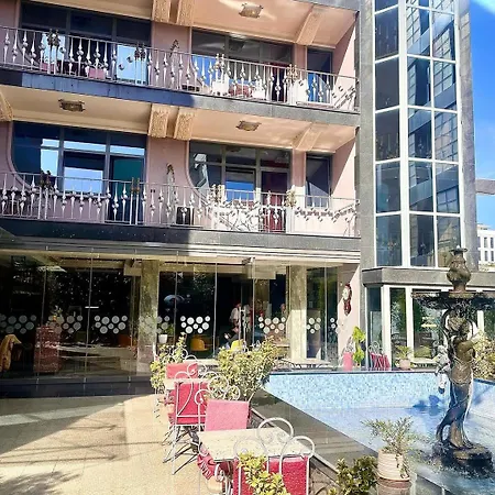 Elysee 4* ティラナ