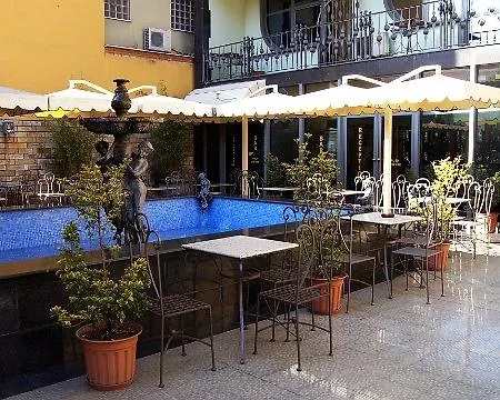 Elysee 4* ティラナ