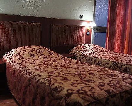 ホテル Elysee ティラナ