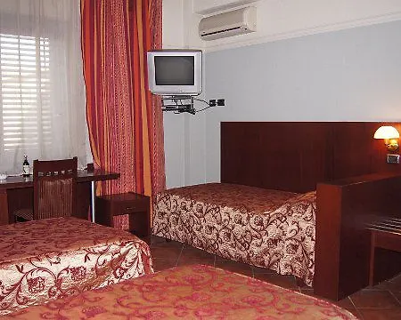 Elysee Hotel 4*